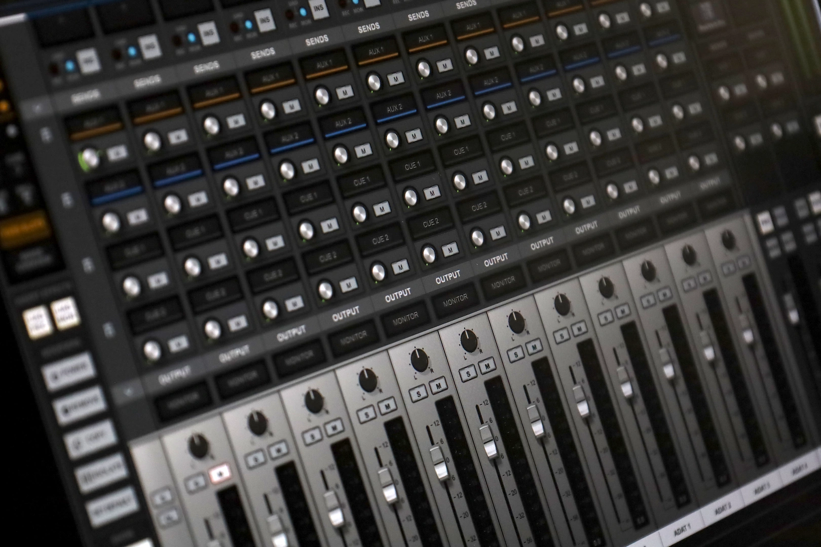 Studio-Interface als Beispiel für hochwertige Website-Präsentation